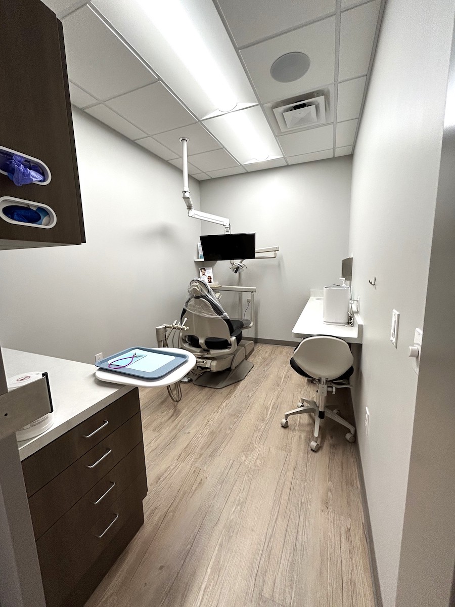 Dental exam room with chair and equipment